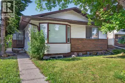 Attention Investors- JUDICIAL SALE, *unconditions offers only* This renovated 4-level split BOARDING...