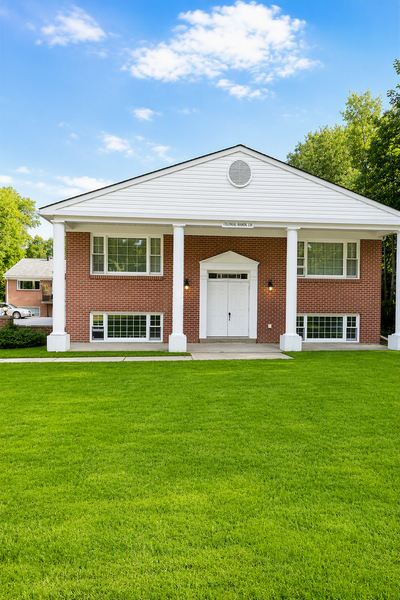 $1,800/month | Heat & Water Included | 2 Bedroom Apartment | Orillia Bright and spacious 2-bedroom a...