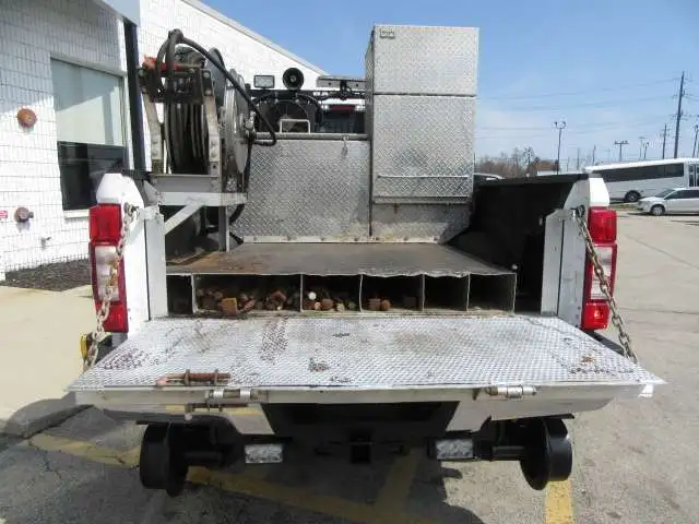 2022 Ford F-250 GAS 4X4 EXT CAB WITH HI-RAIL PACKAGE in Cars & Trucks in Oakville / Halton Region - Image 9