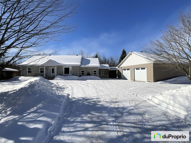 $609,000 - Bungalow for sale in Ste-Christine — photo 1