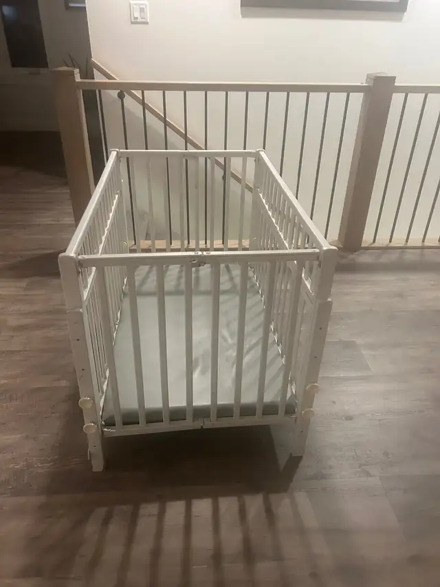 Wooden playpen in Playpens, Swings & Saucers in Lethbridge - Image 4