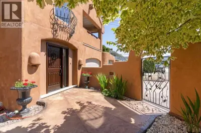 Click brochure link for more details* Location and Convenience! Southwest-style luxury living in thi...