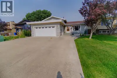 Welcome to 110 Ojibwa Road West! This beautiful 4-bedroom home showcases a perfect blend of comfort,...
