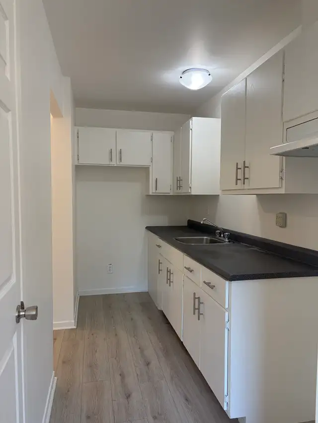 Superbe 4 1/2, rue Pie-X Lévis, sur 2 étage, LIBRE in Long Term Rentals in Lévis - Image 17