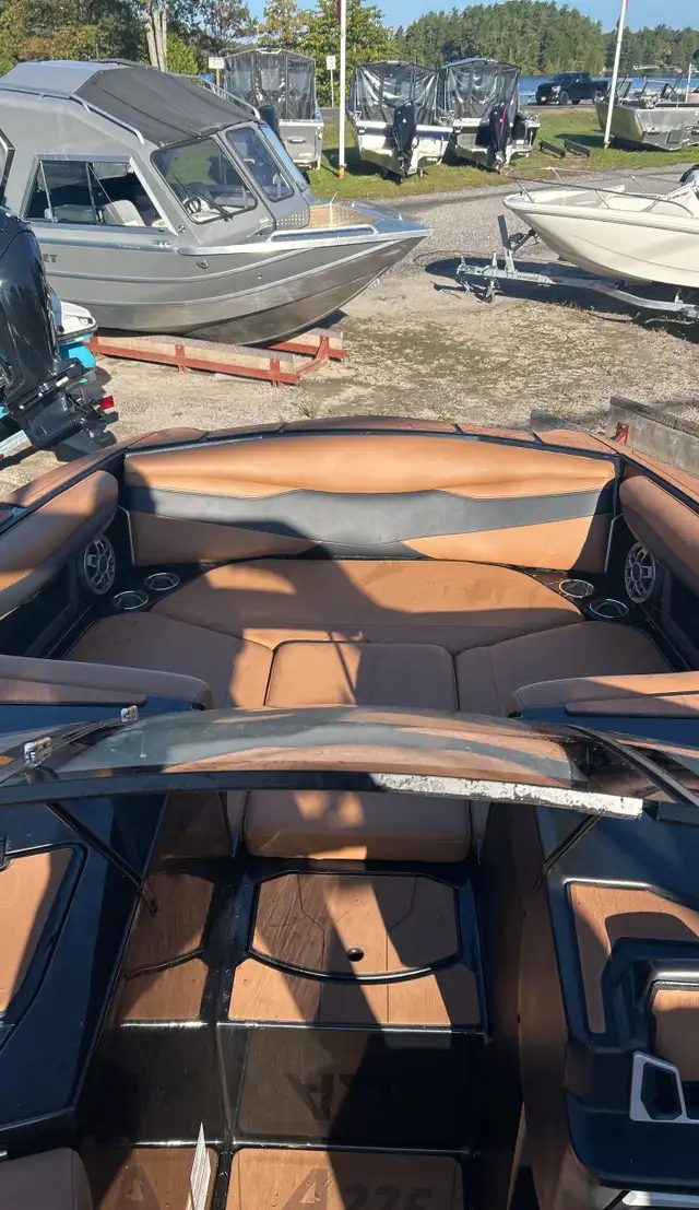 2023 Axis A225 in Powerboats & Motorboats in Muskoka - Image 5