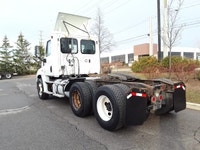 Ryder Stock ID: 836579 Transmission Type/Speed: AUTO 13 Engine: DIESEL DD15 GHG'17 475/1625 Horse Po... (image 7)