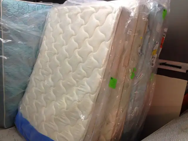 Ƹ̵̡Ӝ̵̨̄ƷQUEEN DOUBLE AND SINGLE SIZE USED MATTRESSES Ƹ̵̡Ӝ̵̨̄Ʒ in Beds & Mattresses in Delta/Surrey/Langley - Image 3