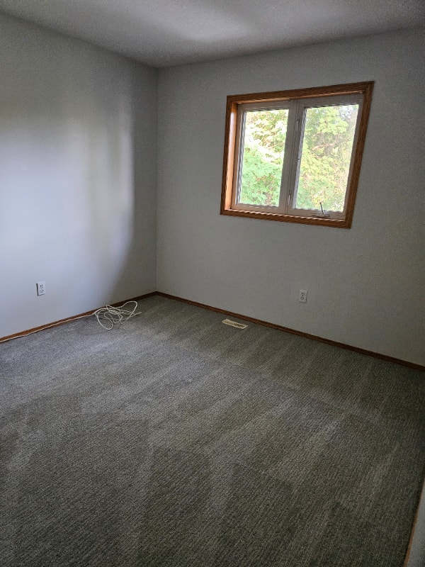 FOREST GROVE/UNIVERSITY/SUTHERLAND 3 BEDROOM DUPLEX FOR RENT Long