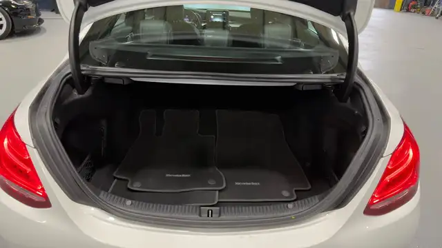 2015 Mercedes-Benz C-Class C300, Accident Free, Amg Pkg, Sunroof in Cars & Trucks in Oakville / Halton Region - Image 6