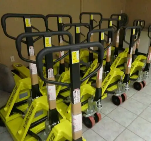 transpalette  chariot elevateur manuel 1 an garantie forklift​ in Other in City of Montréal - Image 7