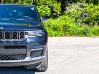 Memory Seat - Heated Seats Powerful 3.6L V-6 engine with 4x4 capability - Premium audio system with... (image 9)