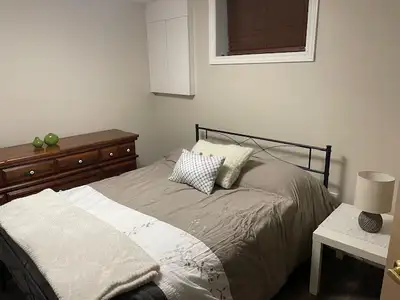 elle chambre à louer secteur du Versant (bas Montée-Paiement) Pour personne seule Non-fumeur/se (cig...