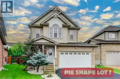 Welcome to your new home at 521 Snowdrop Court in desirable Laurentian Hills. This beautifully maint...