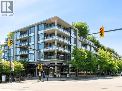 Welcome to "The Hub" built by Liberty Homes at the top of Burnaby Mountain, Fantastic location right...