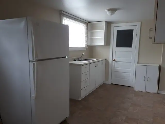 2-184 Christina St S – 1-Bedroom Apt (Near Riverfront) in Long Term Rentals in Sarnia - Image 5