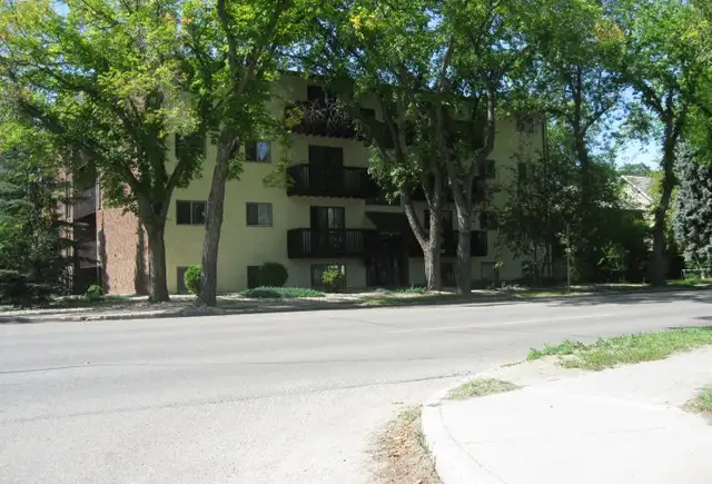 Regal Manor 1- or 2-bedroom suites Available!