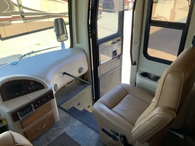 2011 Holiday Rambler Ambassador 36PFT in RVs & Motorhomes in Barrie - Image 35
