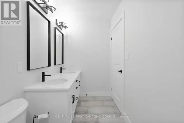 29 SHELDABREN STREET North Middlesex (Ailsa Craig), Ontario in Houses for Sale in Grand Bend - Image 24