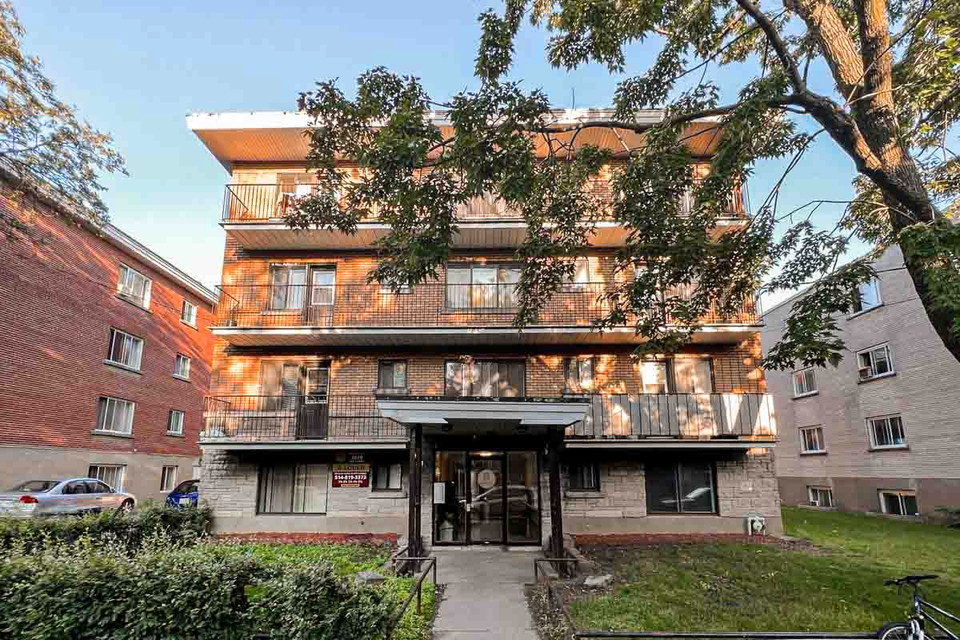 District C.D.N. Apartments - 1 Bdrm - 2775-2950 Barclay, 6510-67 dans Locations longue durée  à Ville de Montréal