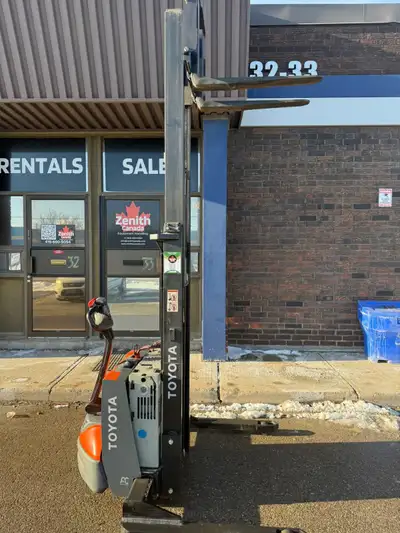 Stock #: S1087 Type: Walk Behind Pallet Reach / Straddle Stacker Year: 2018 Make: Toyota Model #: 8B...