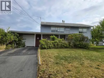 This well loved home is looking for a new owner! There is a lot of potential in this home with a kit...