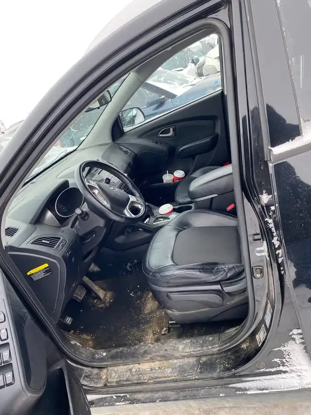 2011 Hyundai Tucson FWD 4dr I4 Auto GLS *ONLY FOR PARTS* in Auto Body Parts in Regina - Image 8