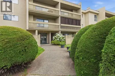 comfortable 2-bedroom, one bath condo. Recently refreshed (completely repainted) and upgraded, this...
