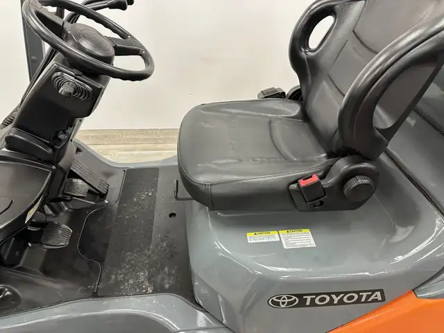 2008 Toyota indoor Forklift Lift Truck 5000lbs Capacity in Heavy Equipment in Hamilton - Image 5