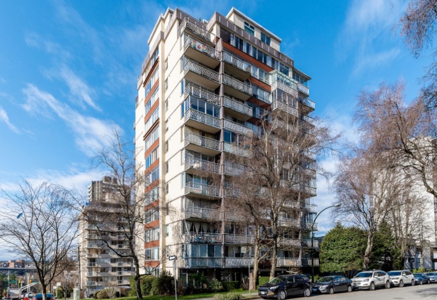 Studio Apartment for Rent - 1100 Harwood condos 5