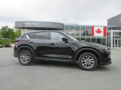 WAS: $31995 NOW: $30995LOW KM'S!!!2024 MAZDA CX-5 GX AWD, BACK-UP CAMERA, HEATED SEAT, BLUETOOTH, RA...
