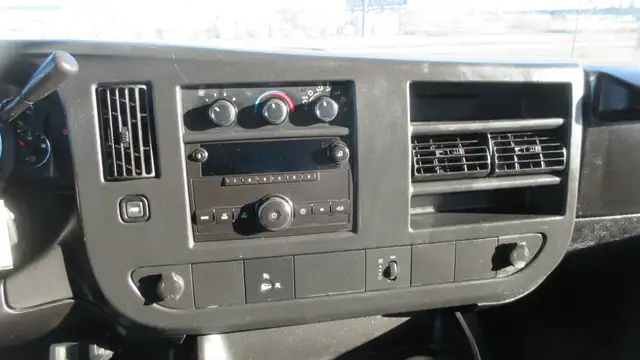2008 GMC Savana CARGO VAN in Heavy Trucks in Vancouver - Image 11