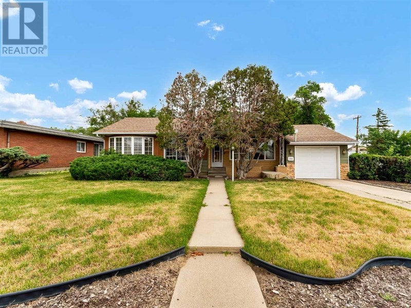 102 7 Street NW Medicine Hat, Alberta Houses for Sale Medicine Hat