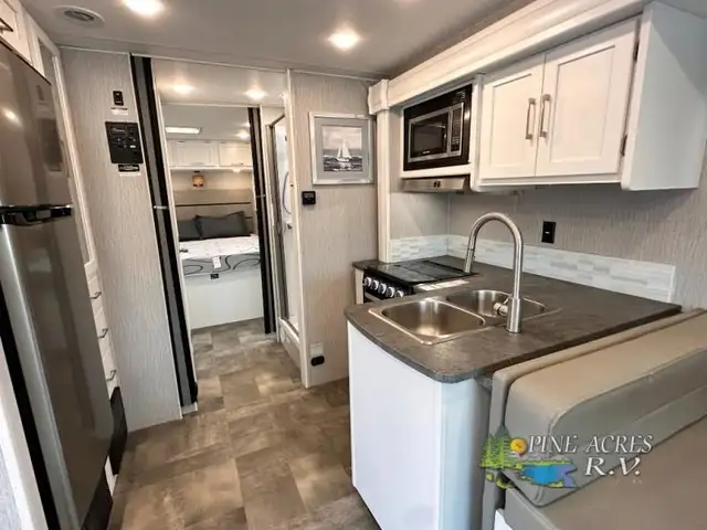 2022 Coachmen RV Pursuit 29XPS Front Bunk 11 Miles in RVs & Motorhomes in Moncton - Image 19