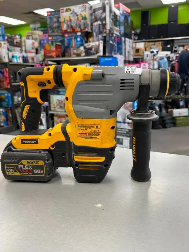 DEWALT 20V MAX XR Rotary Hammer Drill With 6.0AH Battery in Power Tools in Oakville / Halton Region - Image 3