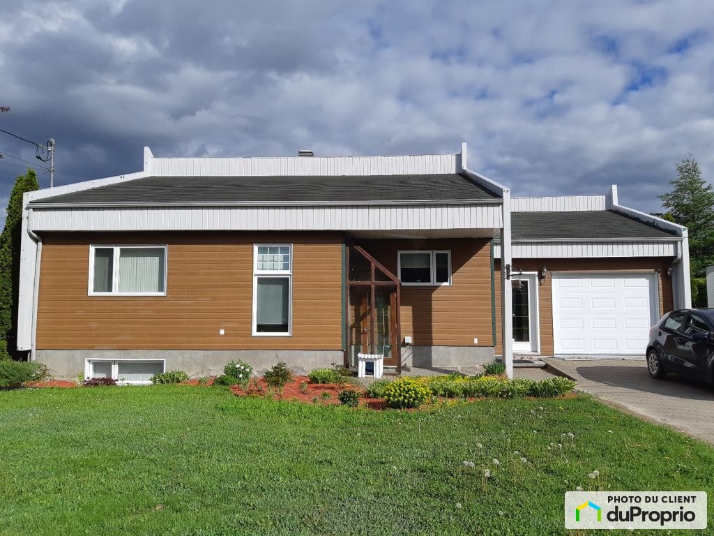 $234,800 - Bungalow for sale in St-Cyprien — photo 2