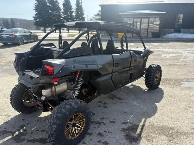 2024 Kawasaki Teryx KRX® 4 1000 eS SE - Metallic Flat Raw Grayst in ATVs in Markham / York Region - Image 8