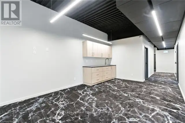 205 - 1232 NORTHSIDE ROAD Burlington (Industrial Burlington), On in Commercial & Office Space for Rent in Oakville / Halton Region - Image 5