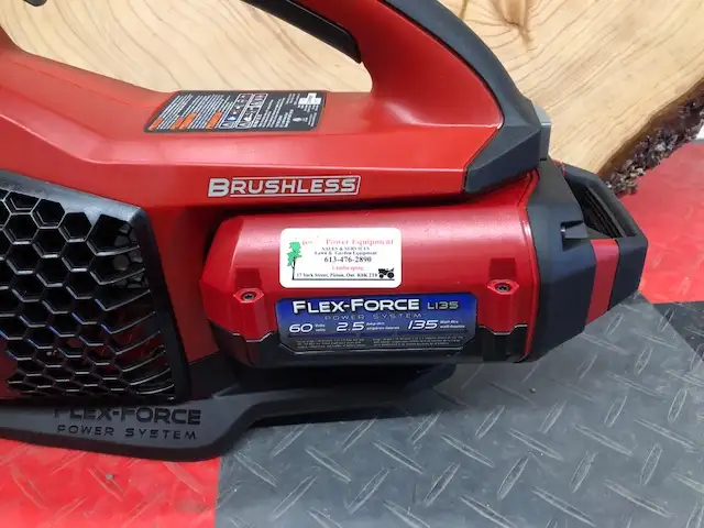Toro 60V MAX* 120 mph Brushless (51820) Leaf Blower in Lawnmowers & Leaf Blowers in Belleville - Image 3