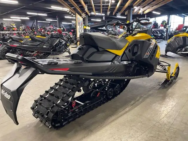 2023 Ski-Doo Renegade Adrenaline 900 Turbo in Snowmobiles in West Island - Image 8