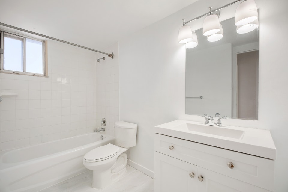 Frederick Apartments - 1 Bedroom (Accessible Unit) Apartment for 4