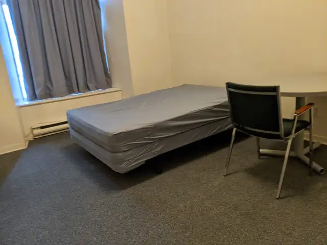 Chambre à louer, métro Atwater in Room Rentals & Roommates in City of Montréal - Image 10