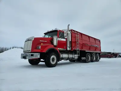 2009 Western Star Tri-Drive Grain Truck Mileage: 665,000 km Engine: 500 HP CAT C15 Transmission: 18-...