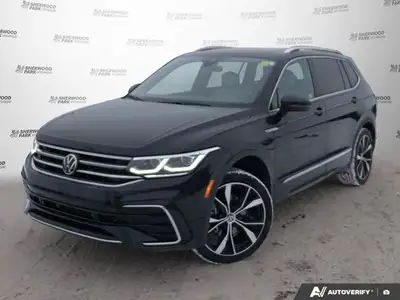 This Volkswagen Tiguan boasts a Intercooled Turbo Regular Unleaded I-4 2.0 L/121 engine powering thi...