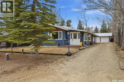 Are you looking for a turn-key home to start your lake living at Thomson Lake? This spacious 4 seaso...