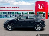 Experience the confident handling and versatile practicality of this 2023 Nissan Qashqai SV, boastin... (image 1)