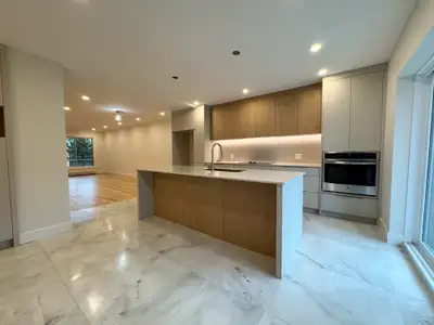 Ahuntsic - Superbe 7 1/2 sur 2 Étages - Garage et Cour Arrière