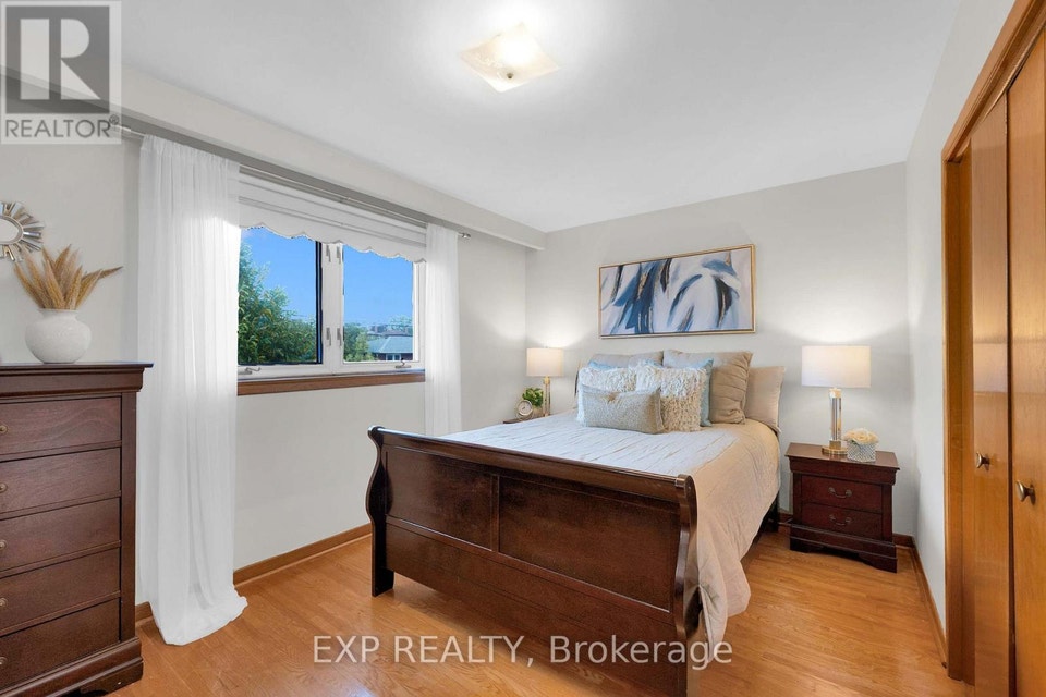 4-Bedroom Detached Home for Sale in York University Heights, photo 6 of 6