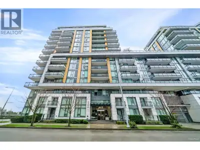 Price reduced! This South-East facing spacious 1 bedroom plus a Den in a concrete building sits on o...