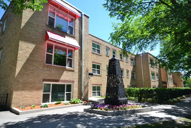 SEPT 1ST! $1099**Renovated Bachelor!