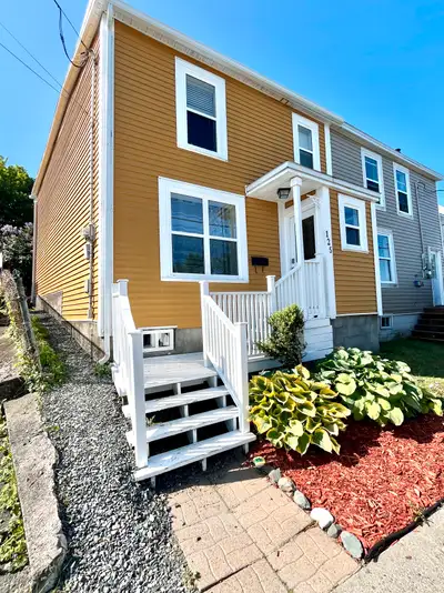 125 Circular Rd - Amazing Bedroom Home with Large Fenced Yard